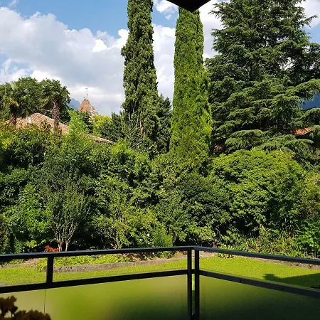 アパート Nadia's